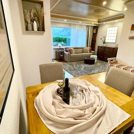 Sunny-nest, Garden 아파트 로이커바드