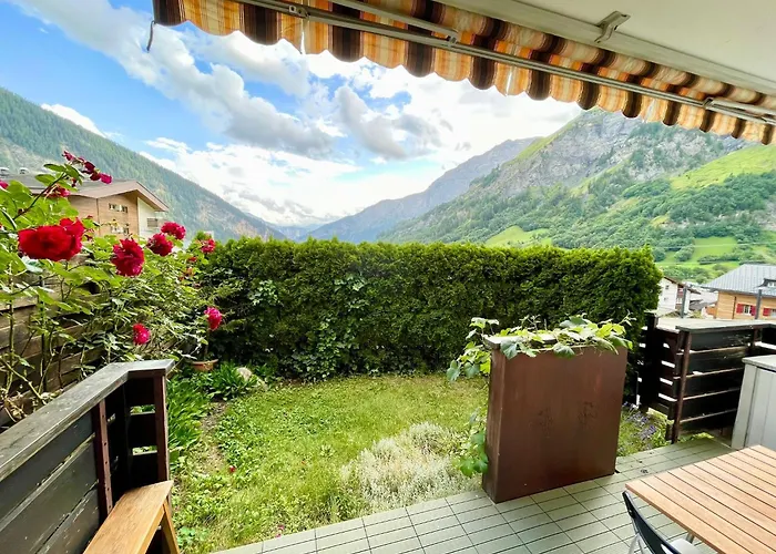 Sunny-nest, Garden *