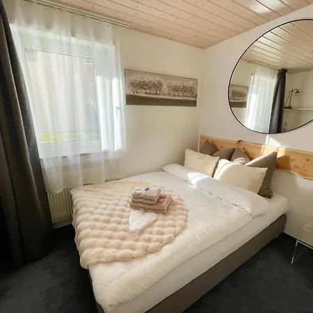 Sunny-nest, Garden Apartament *